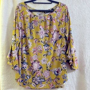 Medium size blouse by Seventh Avenue with ruffled sleeves